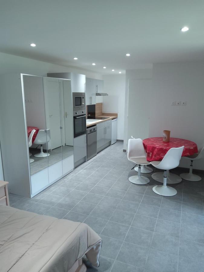 Meuble Avec Cour Apartment Sotteville-les-Rouen Exterior photo